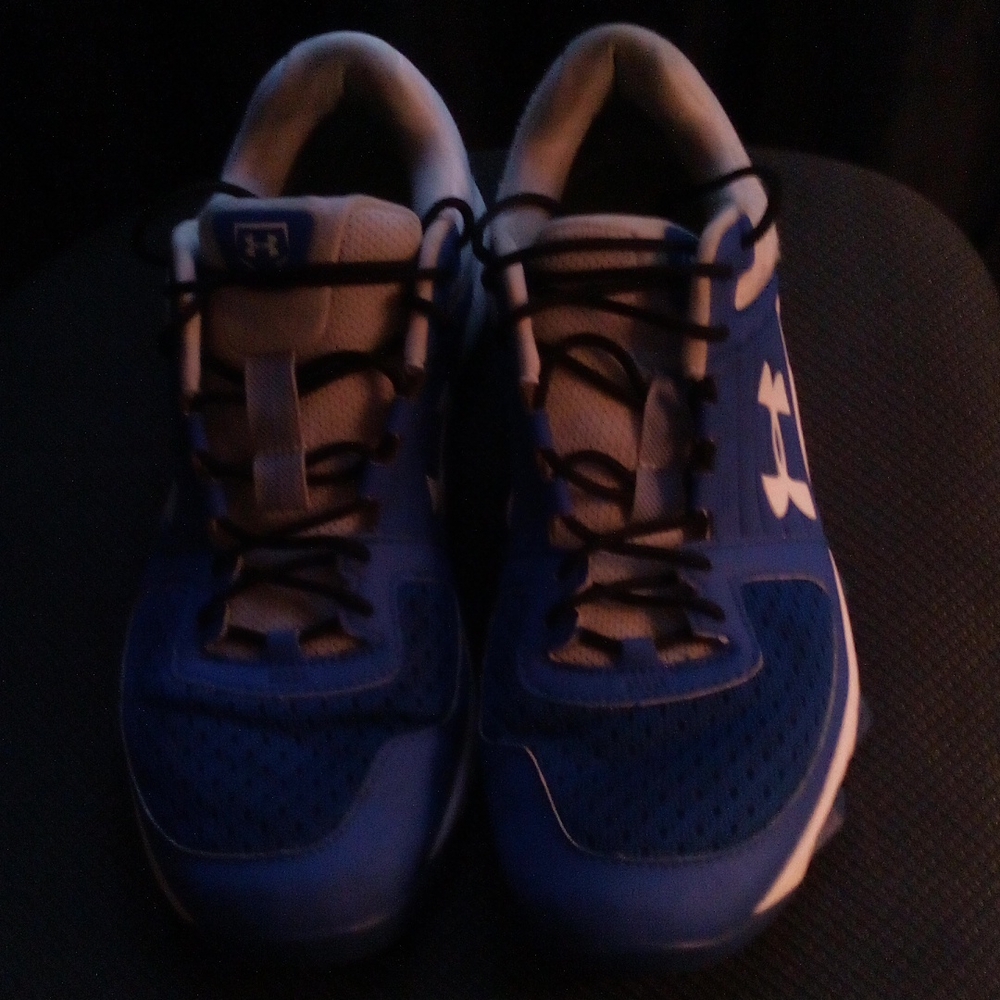 Underarm tennis shoes